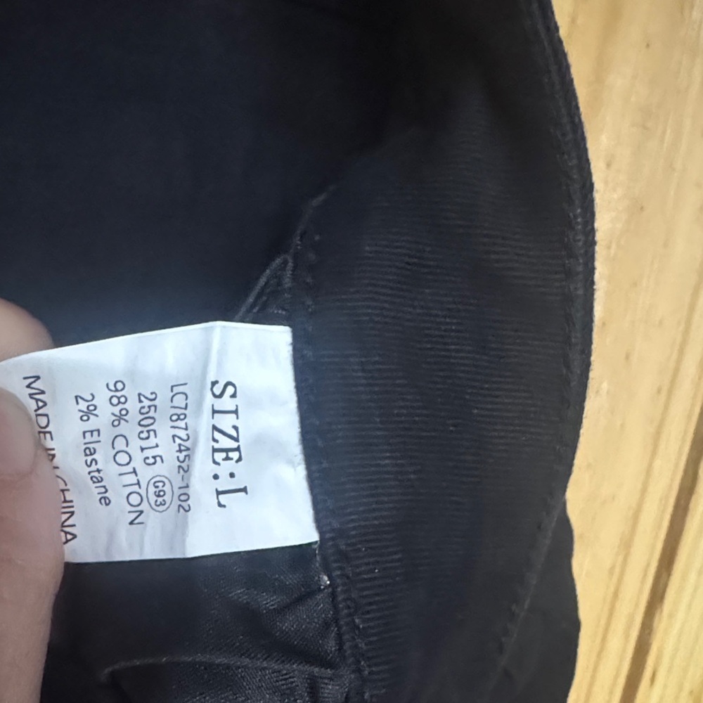 Women's Classic Black Capris - Picture 3 of 4